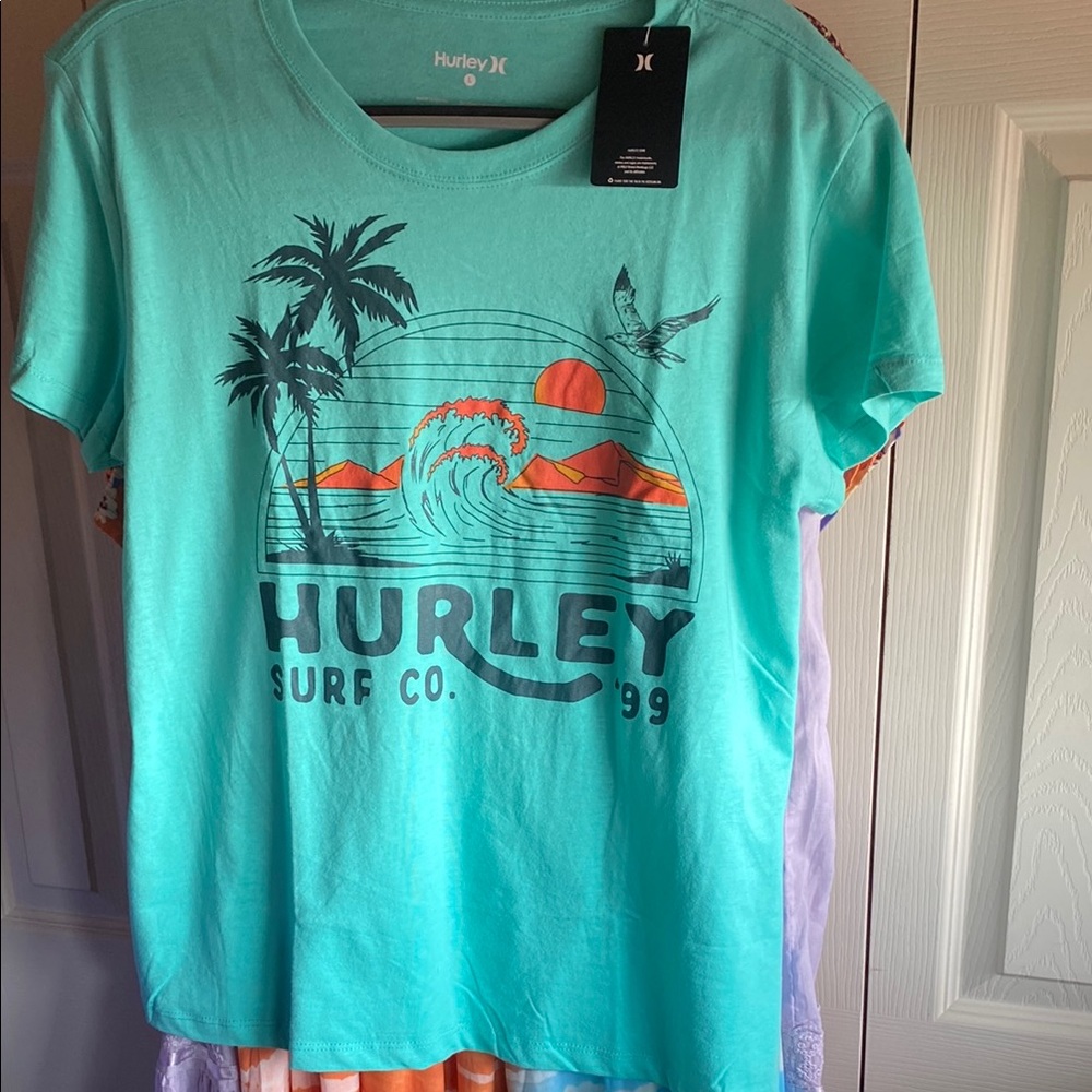 Hurley NWT Surf Co.  🏄🏻 Short Sleeve Crewneck Cotton Blend Graphic Tshirt Large